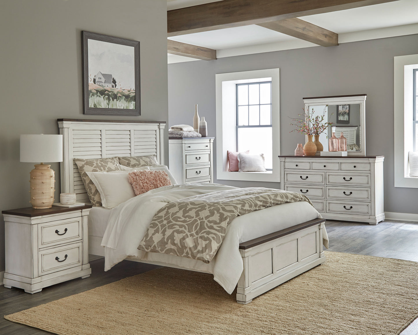 Hillcrest 5-piece Queen Bedroom Set Distressed White